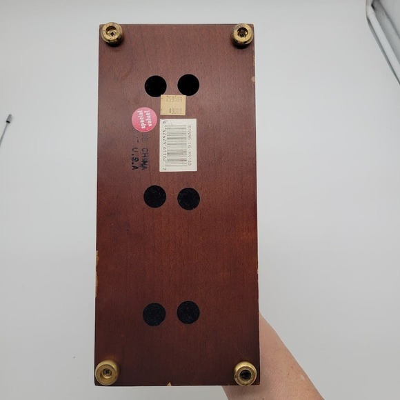 Beautiful Bulova‎ Cherry Wood Mantel Clock Colonial Style Rare - Picture 11 of 11